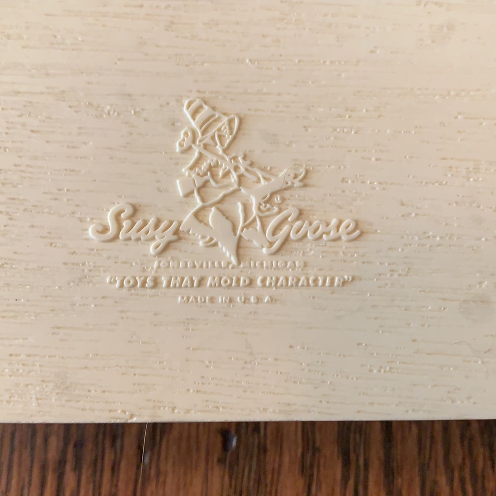 Vintage Suzy Goose Barbie Dresser - Picture 3 of 6
